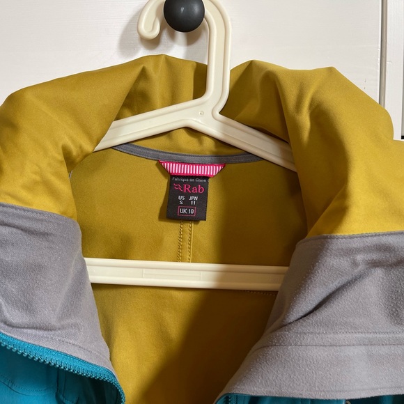 New Rab Women's Upslope waterproof light winter Jacket-size Small - Picture 8 of 9